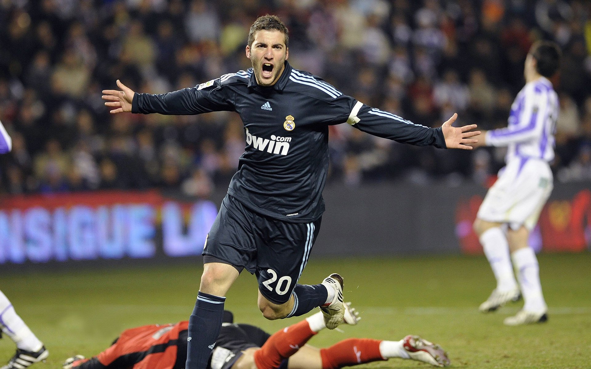 华体会在线下载-五大联赛助攻方式是否逐渐向地面渗透演变，五大联赛单赛季助攻最多记录